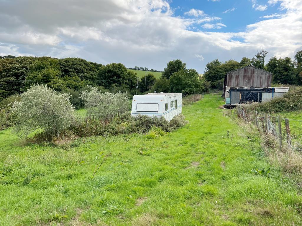 Lot: 90 - FREEHOLD BARN WITH PLANNING FOR RESIDENTIAL CONVERSION ON A PLOT OF EIGHT AND A HALF ACRES - View at barn with planning for sale at auction